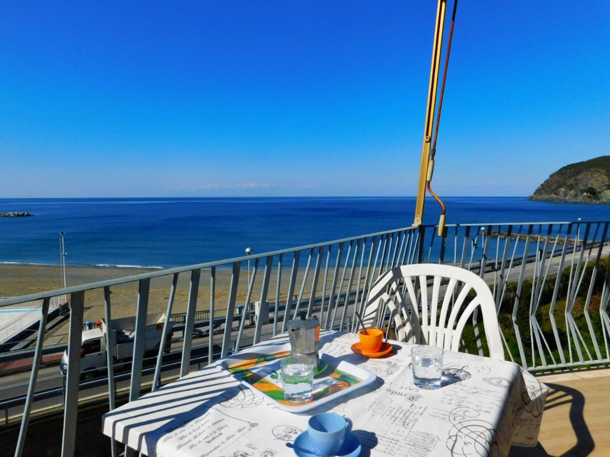 Trilocale Con Meravigliosa Vista Mare, Levanto Luaran gambar